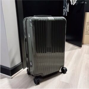 RIMOWA Black Textured Cabin Luggage Interior Detail